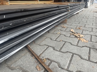 Ca. 50x Wisselsponning/halfhoutsrabat zwart gecoat, 18x190mm, lengte 4